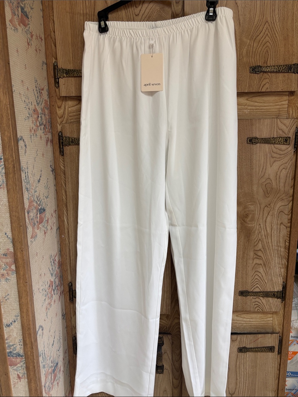 White Pant size L womens April Seven boutique